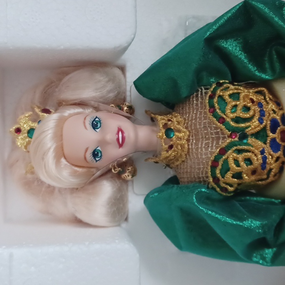 1995 Holiday Jewel Porcelain Velvet Gown Barbie Doll Mattel #14311 Serial #41505